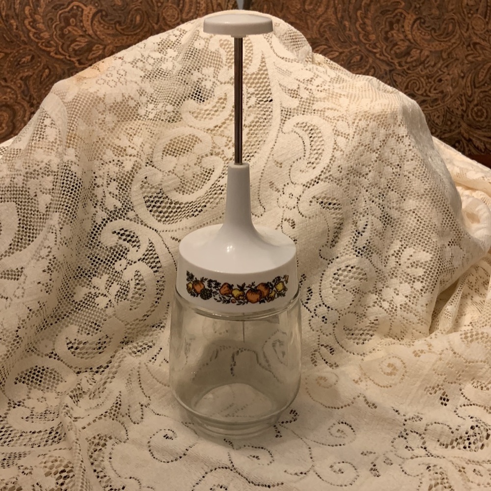 Vintage Gemco Spice of Life Nut Chopper White Lid and plunger
